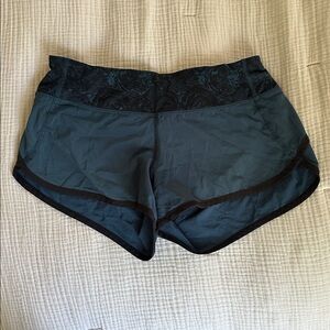 Lululemon women shorts size 4